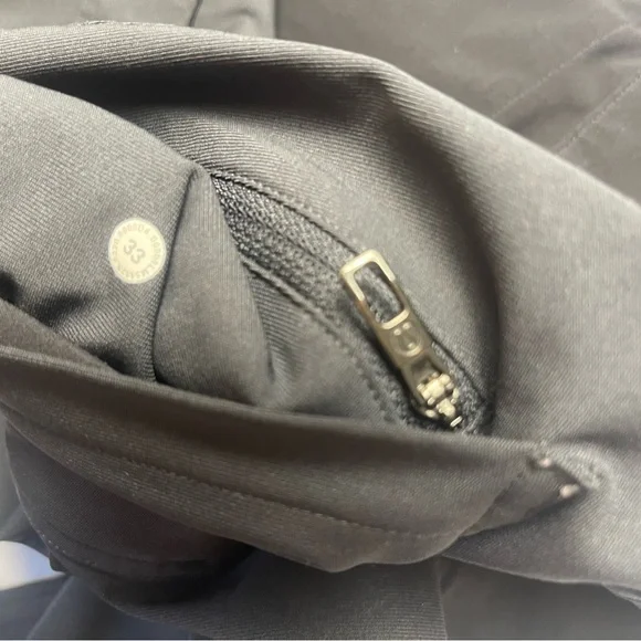 Great condition men's size 33x30 lululemon ABC pants - Picture 4 of 6